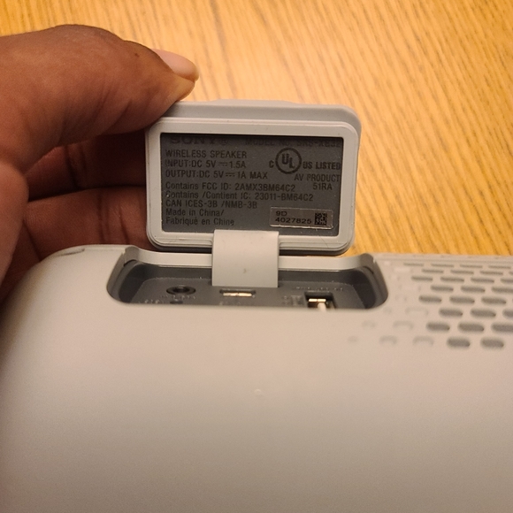 SONY Extra Bass SRS-XB32 | Portable Bluetooth Speaker | Silver | Dustproof - Picture 7 of 11